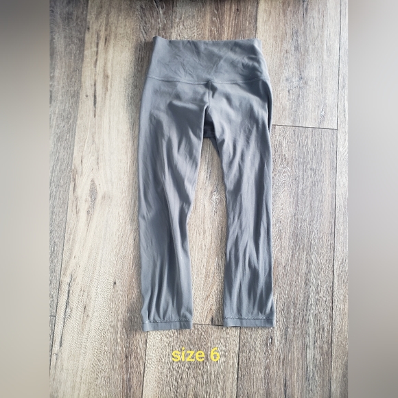 lululemon athletica Pants - Lululemon gray cropped leggings size 6